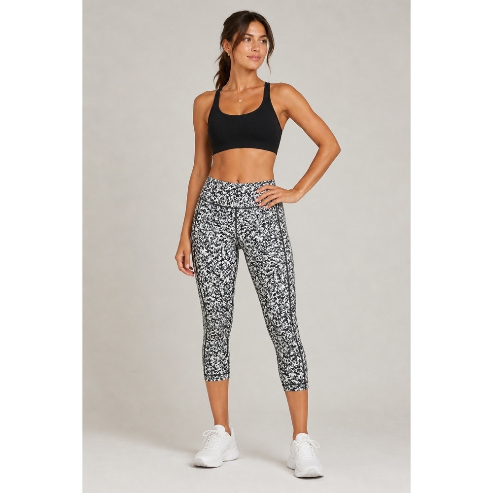 Under Armour Leggings Women Medium Black White Camo Compression HeatGear‎ Active